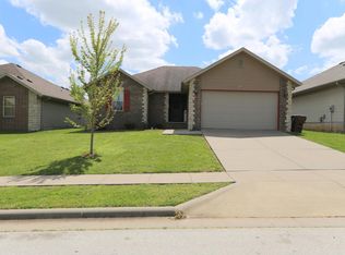 1246 E McClernon St, Springfield, MO 65803