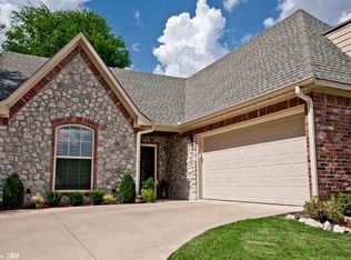 1220 Cobblestone Ct, Carthage, TX 75633