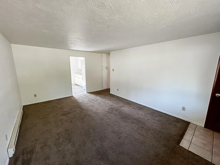 2514 Honeysuckle Way NE — Photo 4
