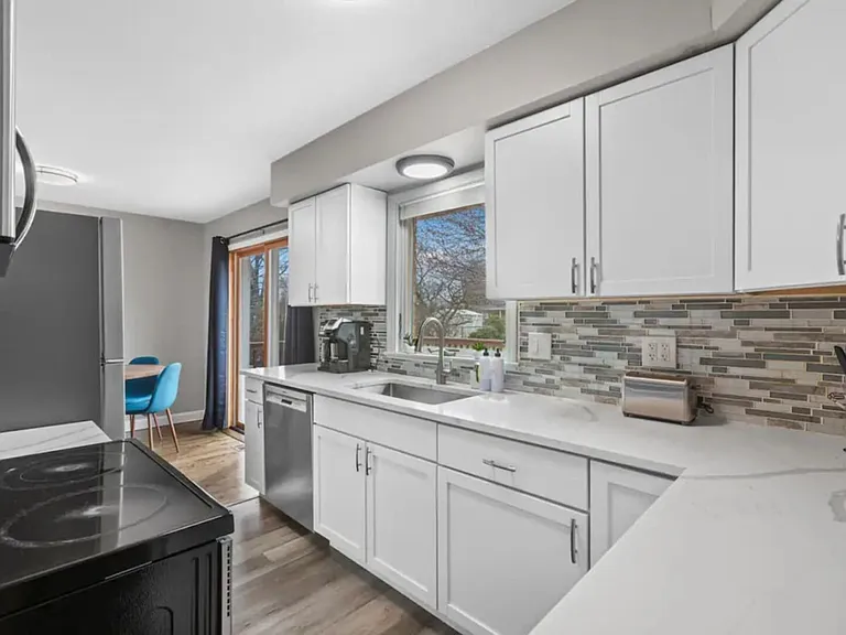 Springhill Dr — Photo 5
