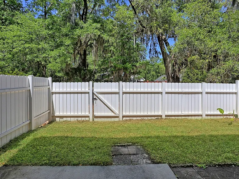 704 Kendal Ct — Photo 41