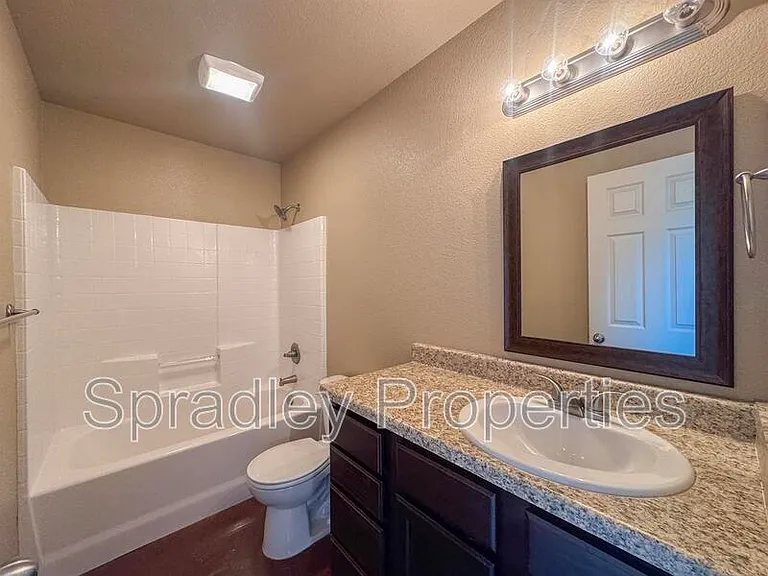 642 Laila Ln — Photo 14
