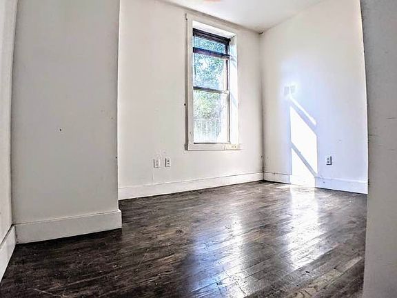 5th image of 167 Starr St APT 2R