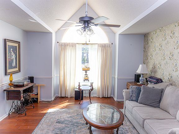 5th image of 105 River Birch Rd