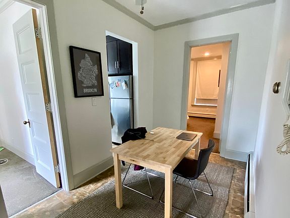 5th image of 725 W Ferry St #2