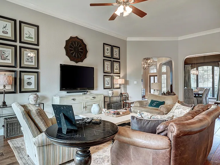 2639 Henley Dr — Photo 16