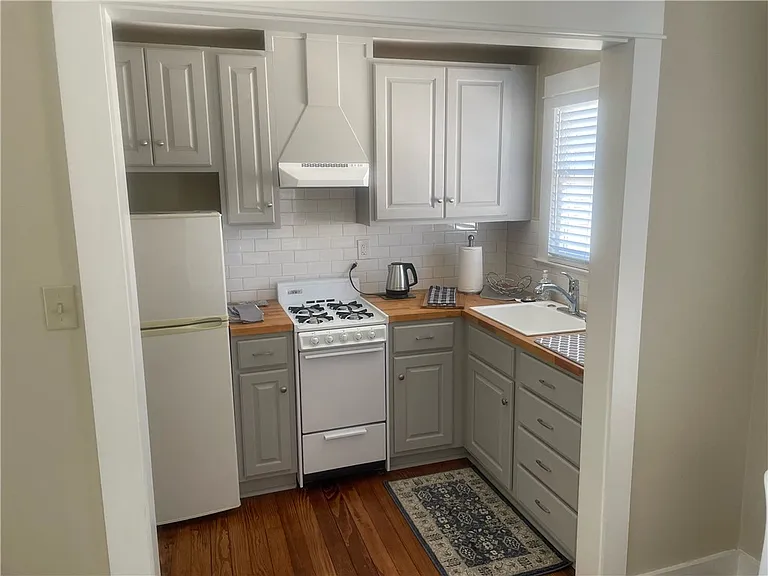 305 Atlantic St #B — Photo 3