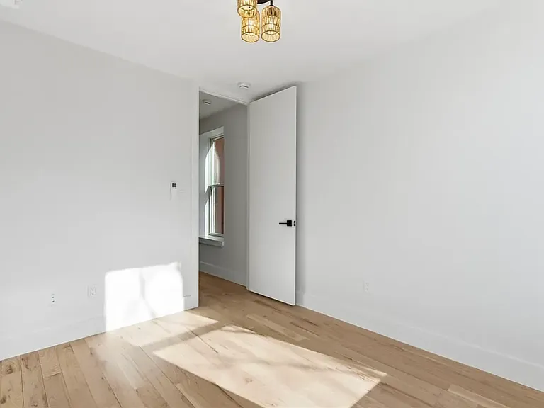 376 Montgomery St #2B — Photo 6