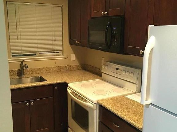 2nd image of 1581 Mendenhall Dr APT 3
