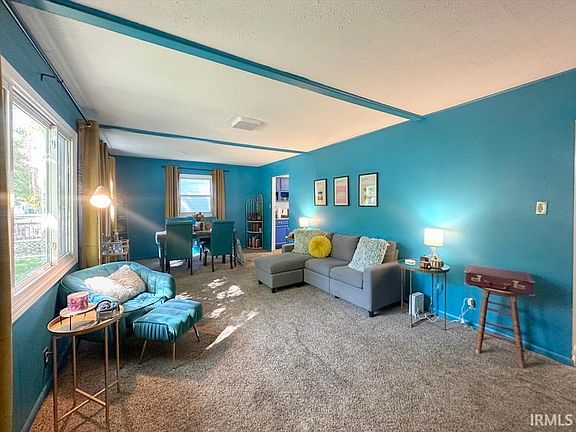 3rd image of 1518 W Walnut St
