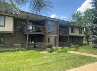 571 Somerset Ln APT 5, Crystal Lake, IL 60014