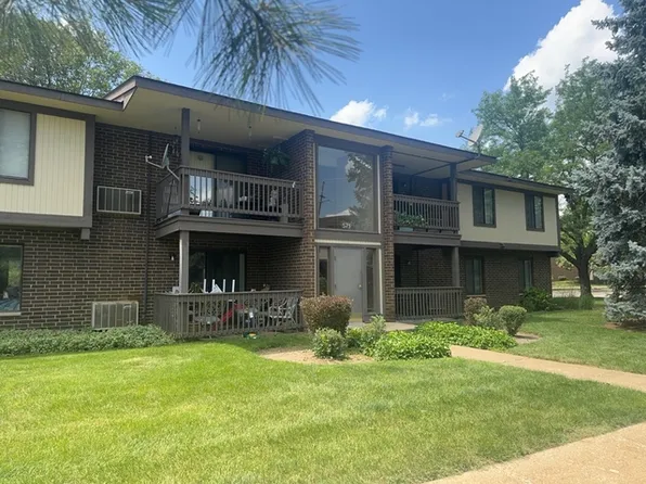 571 Somerset Ln APT 5, Crystal Lake, IL 60014