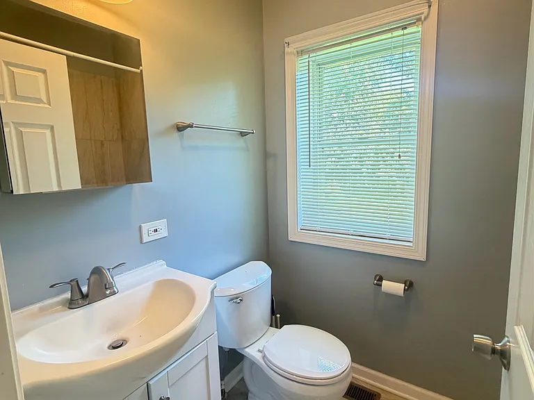 6920 S Vernon Ave — Photo 5