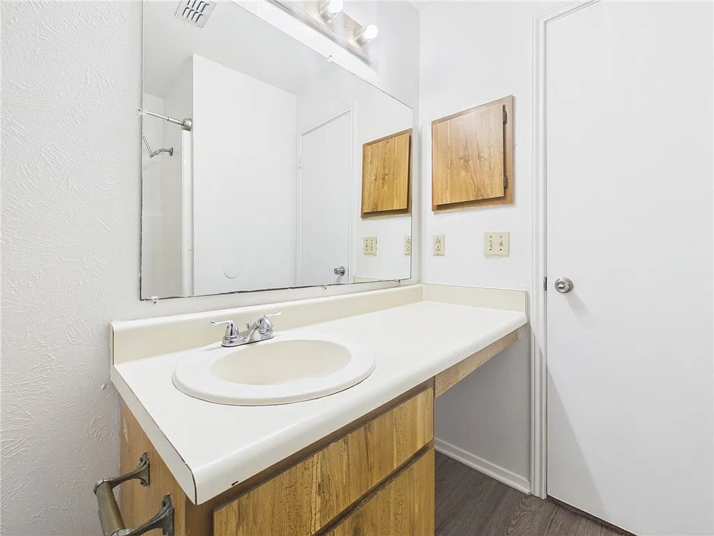 2 bed, 988 sqft, $975 — Photo 3