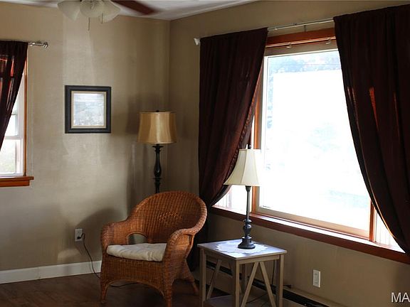 3rd image of 2115 Hill Crest Dr