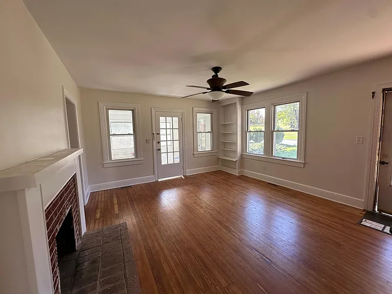 4565 Nelms Ln NE — Photo 3