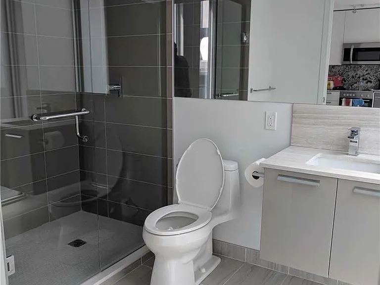28 Wellesley St E #2210 — Photo 4