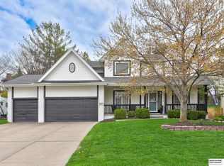 417 N 163rd St, Omaha, NE 68118