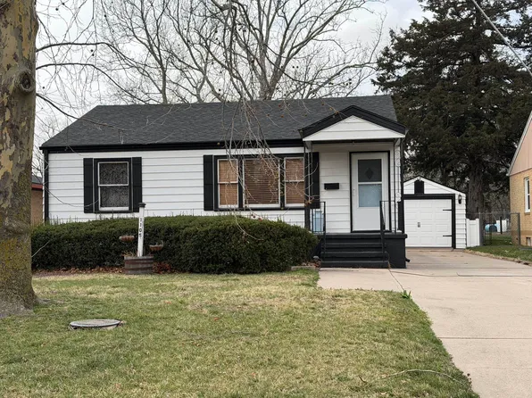 1105 Johnson Ave, Larned, KS 67550