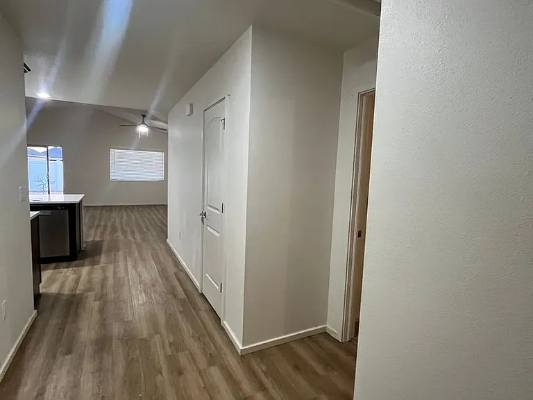 1107 E La Brea Ave — Photo 4