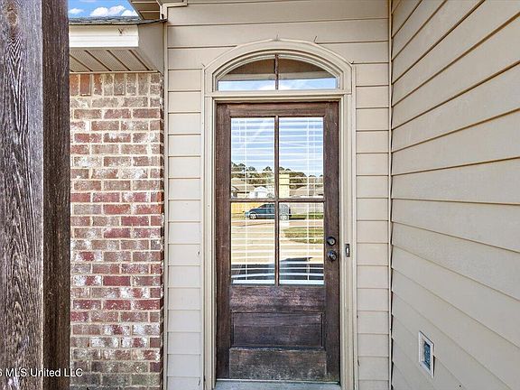 3rd image of 526 Brighton Trl