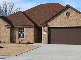 1421 W Walker Dr, Rogers, AR 72756