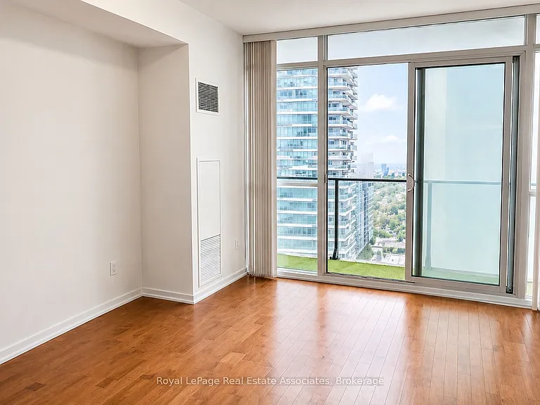 65 Bremner Blvd #4211 — Photo 5