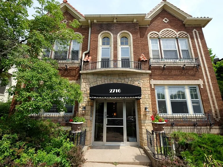 Welcome to Central Lakes of Uptown, where elegance meets convenience. Nestled in a vibrant community, our stunning brick facade and inviting entrance make a lasting impression. Explore your new home today and schedule a visit!