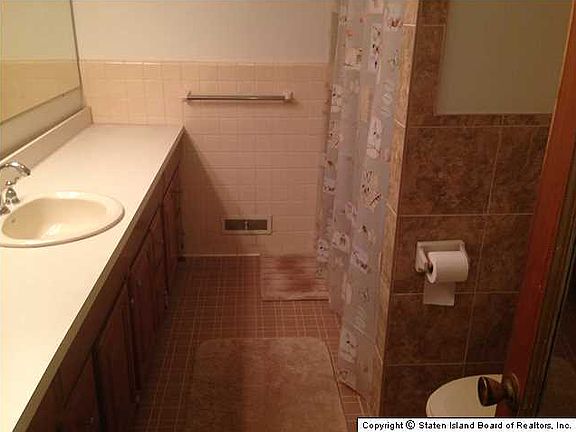 5th image of 825 Bard Ave