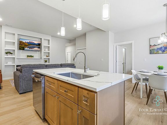 5th image of 1205 NE Emerald Dr