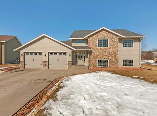 409 Iris Ln E, Saint Joseph, MN 56374