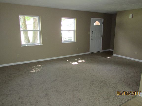 3rd image of 166 Meadowlake Dr
