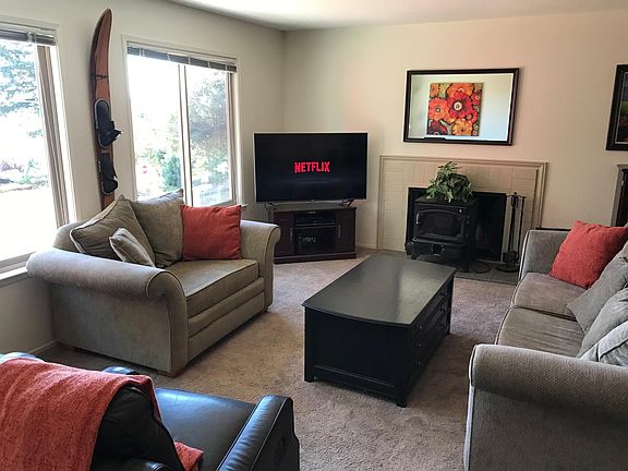 Living room views of the Lake