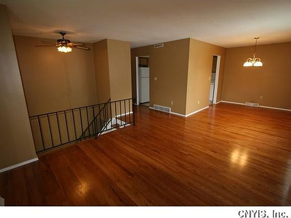 3rd image of 105 Longwood Dr