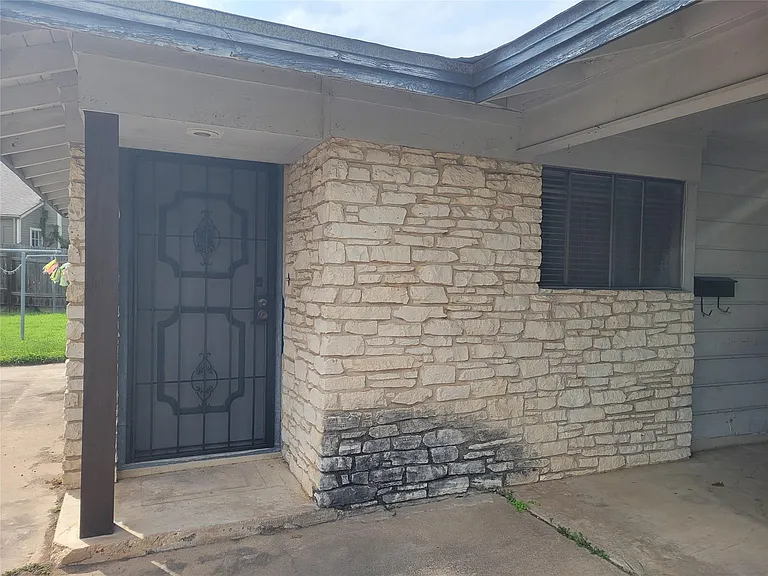 5806 Nassau Dr #B — Photo 2