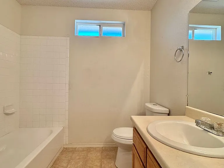 1205 Johnny Ln — Photo 7
