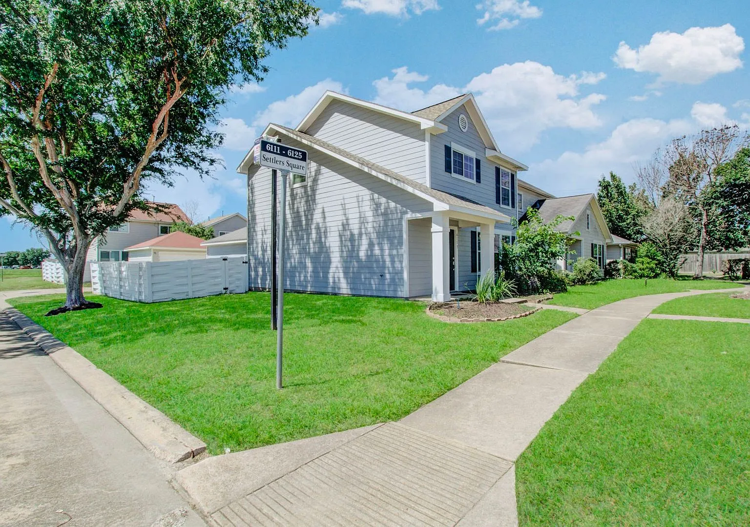 Beautifully 3-Bedroom Home with Modern Updates & Washer/Dryer Included — Photo 4