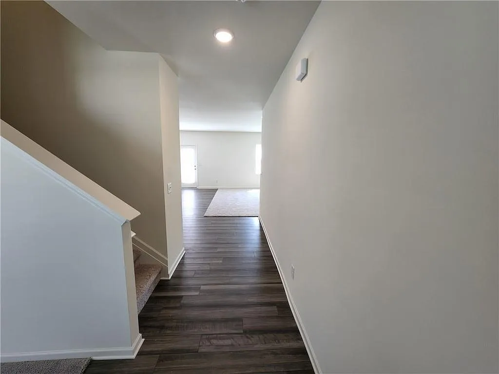 4 bed, 2.5 bath, 2432 sqft, $2,245 — Photo 2