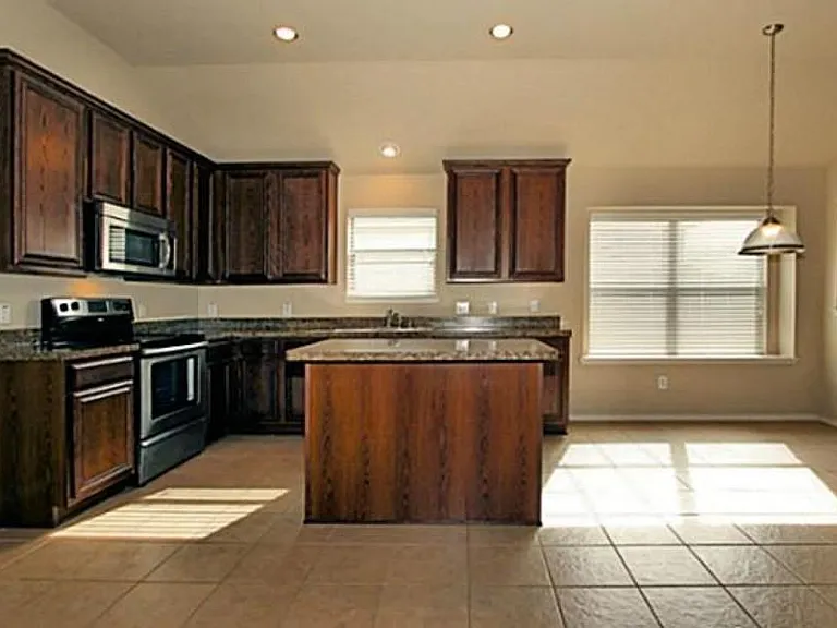 508 Highmoor Ct — Photo 6
