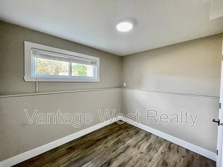 315B Prior Rd S — Photo 10