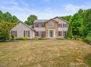 212 Ravenshollow Dr, Cuyahoga Falls, OH 44223