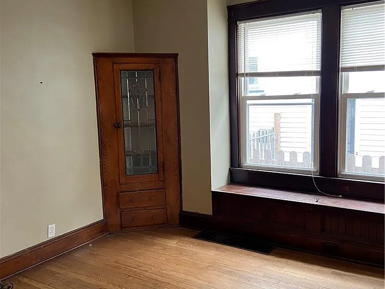 2628 E 124th St #1 — Photo 5