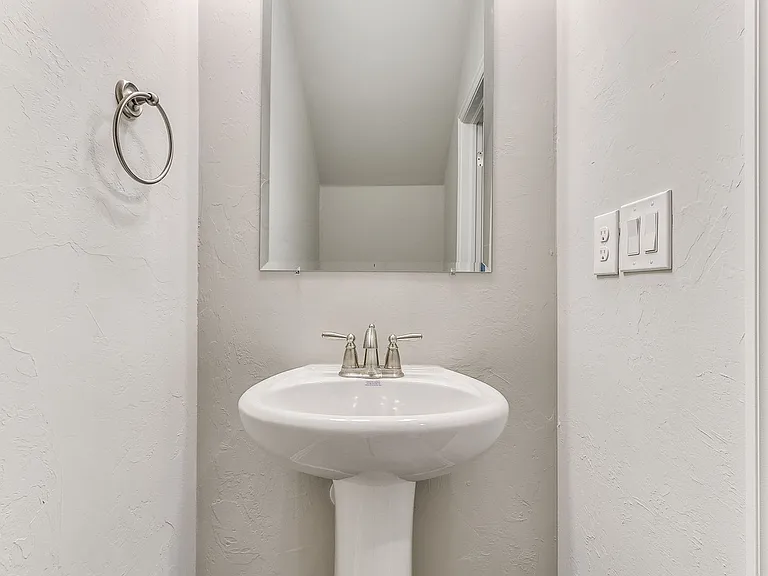 9601 Squire Ln — Photo 15
