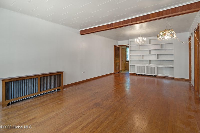 4th image of 52 Saratoga Avenue