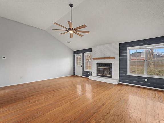 3rd image of 1103 N Flamingo Rd