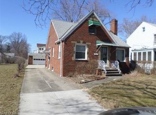 21171 Lake Shore Blvd, Euclid, OH 44123