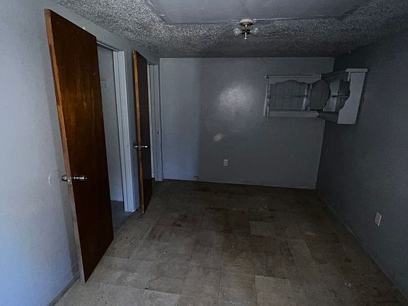 3rd image of 2967 Hattie St