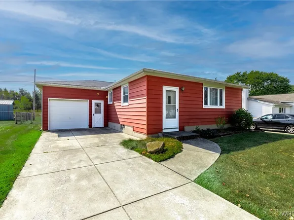 39 Madeira Dr, Depew, NY 14043