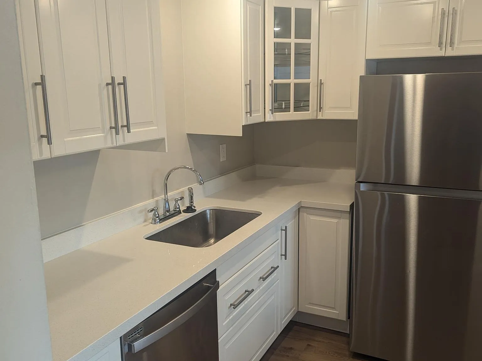 2 bed, 900 sqft, $2,300 — Photo 4