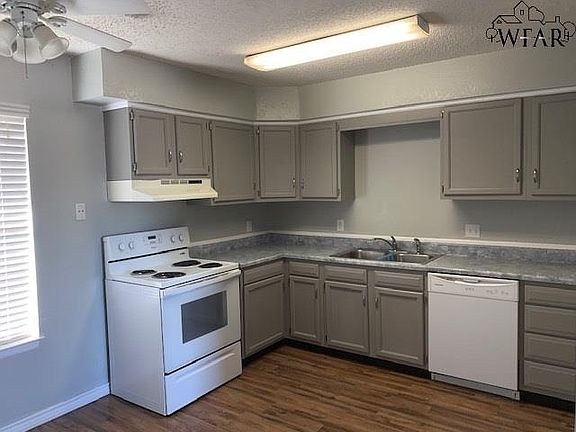 3rd image of 302 E Garden Dr